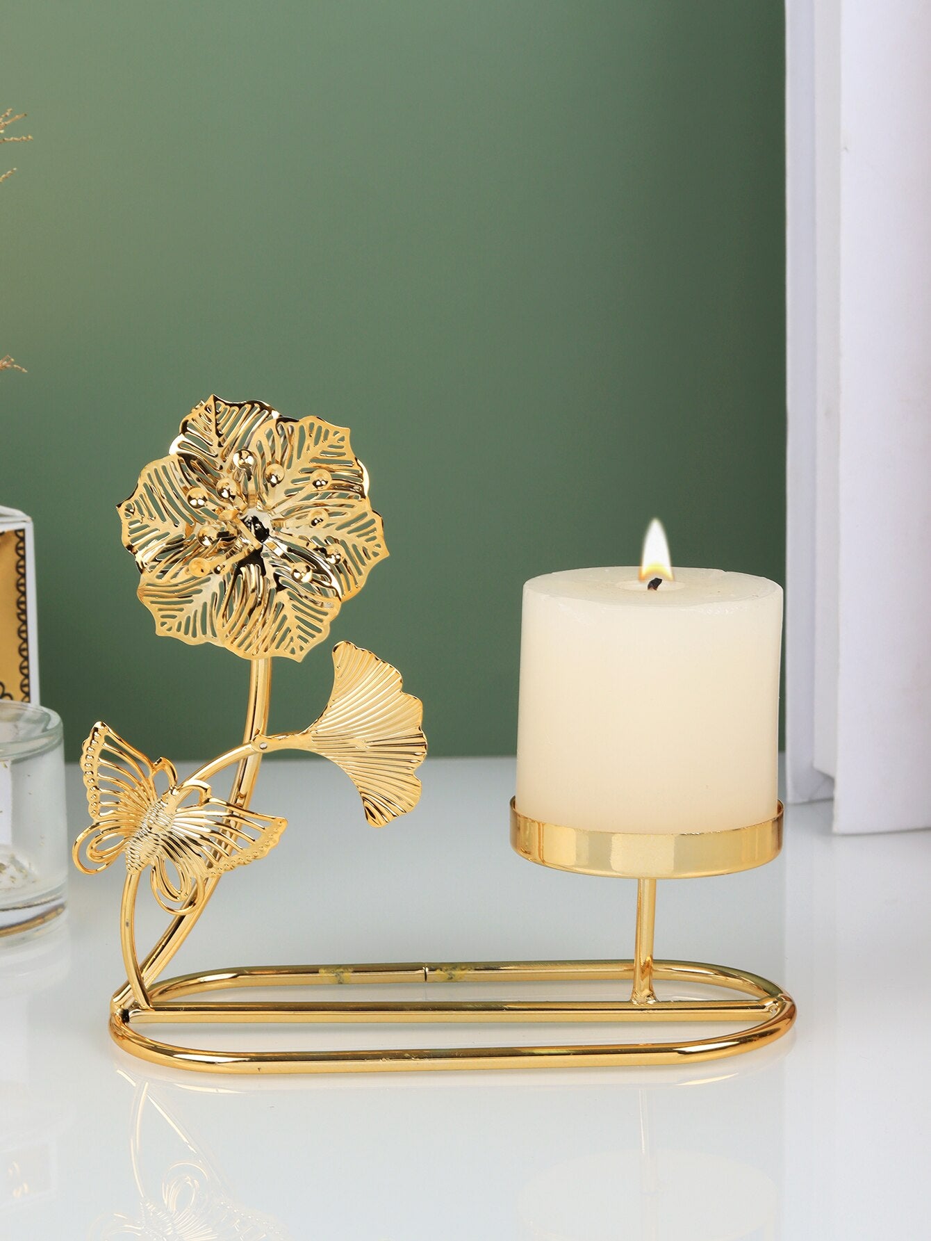 Romantic Candle With Golden Ginkgo Leaves